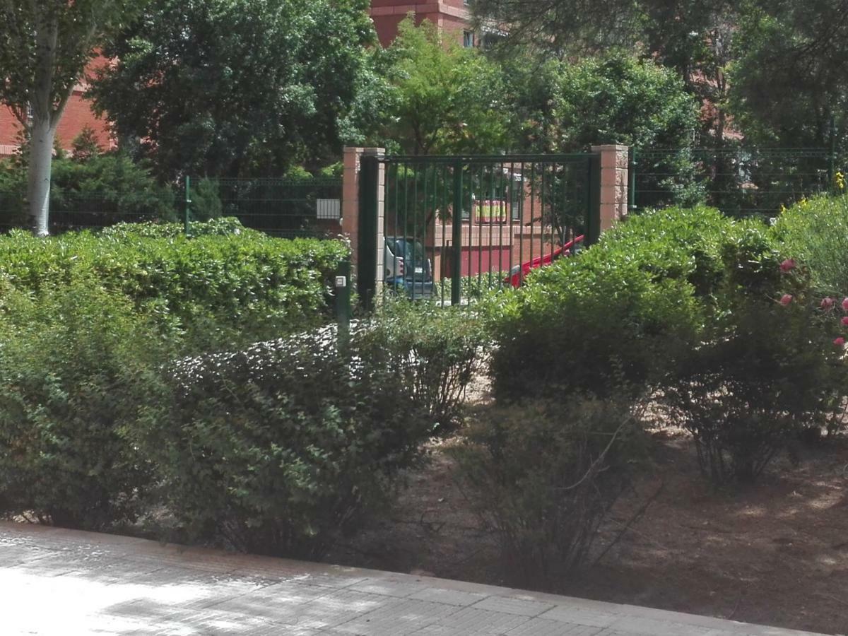 Appartamento Apartamento Pinar De Chamartin Madrid Esterno foto
