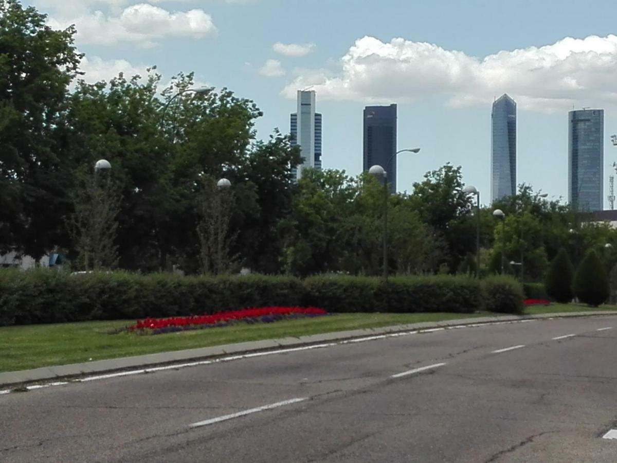 Appartamento Apartamento Pinar De Chamartin Madrid Esterno foto